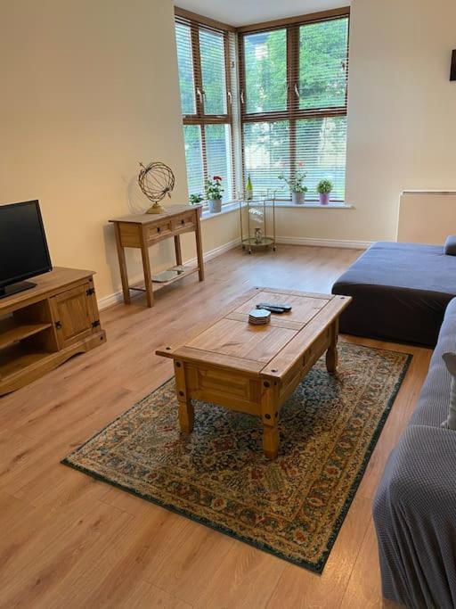 Glengesh Court. Town Centre. Apartment *
