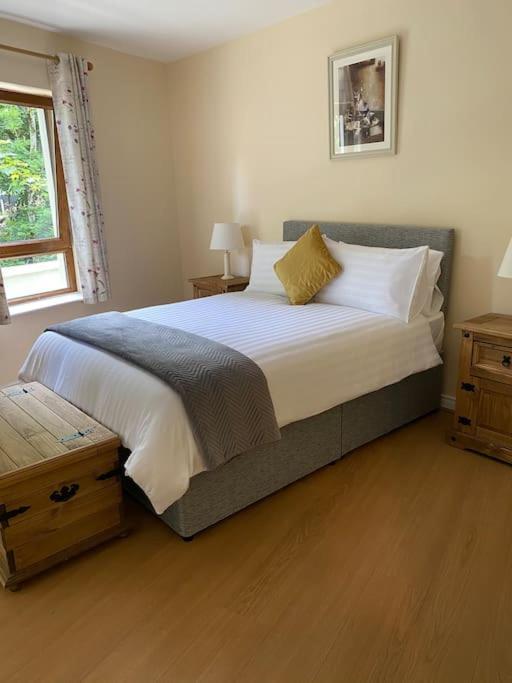 Apartment Glengesh Court. Town Centre.